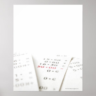 Drei Quittungen auf weißem Hintergrund. Es gibt Poster