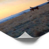 Drei Reiter auf der Kansas Prairie bei Sunset Poster (Ecke)