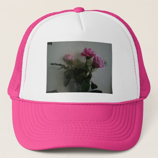 Drei rosa Rosen Truckerkappe (Vorderseite)