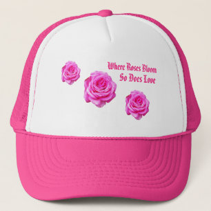 Drei rosa Rosen und Liebe erzeugen Text, Truckerkappe
