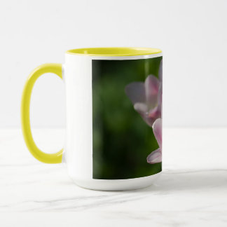 Drei rosa Tulpen Tasse