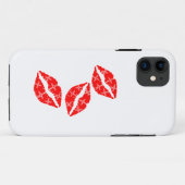 Drei rote Lipstick Kisses mit weißem Muster Gesche Case-Mate iPhone Hülle (Rückseite (Horizontal))