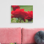 DREI ROTE ROSEN LEINWANDDRUCK (Insitu (Wohnzimmer))