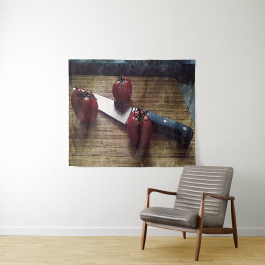 Drei rote Tomaten auf einem Schrank Wandteppich (Beispiel (Horizontal))