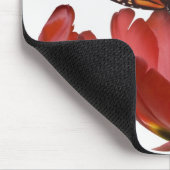 Drei rote Tulpen und ein Monarchen-Schmetterling g Mousepad (Ecke)