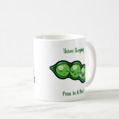 Drei Schlafenerbsen in einer Hülse Kaffeetasse (VorderseiteRechts)