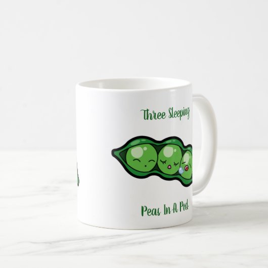 Drei Schlafenerbsen in einer Hülse Kaffeetasse (VorderseiteRechts)