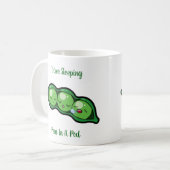 Drei Schlafenerbsen in einer Hülse Kaffeetasse (Vorderseite Links)