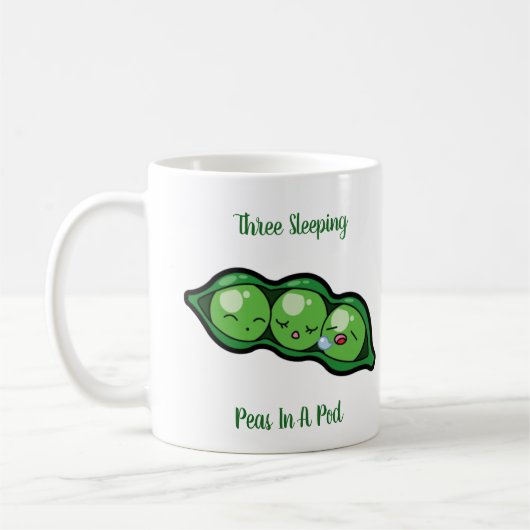 Drei Schlafenerbsen in einer Hülse Kaffeetasse (Links)