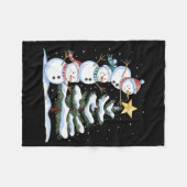 Drei Schneemänner richten einen Weihnachtsbaum ein Fleecedecke (Vorderseite (Horizontal))