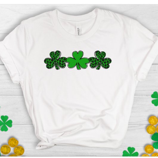 Drei schöne grüne Leoparden-Kleeblätter T-Shirt