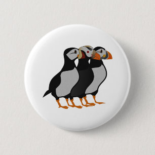 Drei schöne Puffin Stehender Cartoon Button