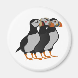 Drei schöne Puffin Stehender Cartoon Magnet