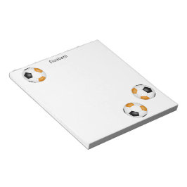 drei schwarz-orangefarbene Fußbälle personalisiert Notizblock