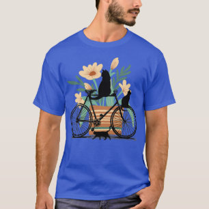 Drei schwarze Katzen, ein Fahrrad und ein Pot mit  T-Shirt
