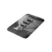 Drei schwarze und weiße Krähen Badematte (Schrägansicht)