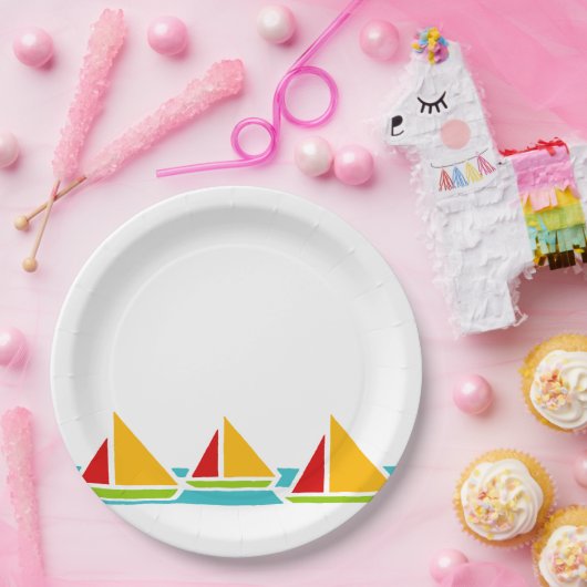 Drei Segel-Boote in den hellen Farben Pappteller (Party)
