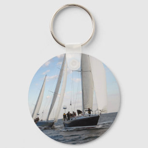 Drei Segelboote auf dem Meer Schlüsselanhänger
