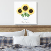 Drei Sonnenblumen mit Herz-Blätter in einer Vase Leinwanddruck (Insitu (Schlafzimmer))