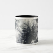 Drei starke Stürme Zweifarbige Tasse (Mittel)