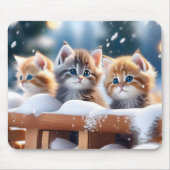 Drei Tabby Katzen spielen im Schnee Mousepad (Vorne)