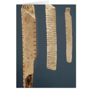 Drei verzierten Knochen