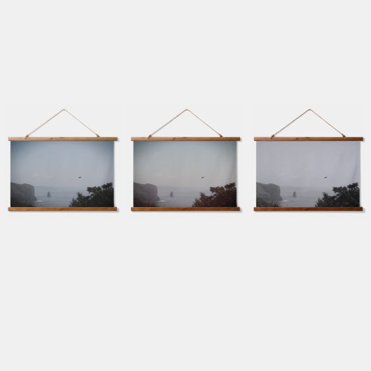 Drei Wandteppiche aus Holz auf der Erde (Dreifach)