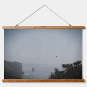 Drei Wandteppiche aus Holz auf der Erde (Vorderseite)