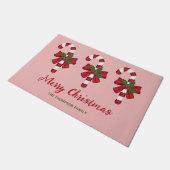 Drei Weihnachtsklänge mit individuellem Text Fußmatte (Schrägansicht)