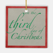 Drei Weihnachtsschmuck auf dem französischen Hühne (Rückseite)