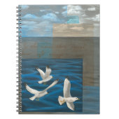 Drei weiße Möwen, die über Wasser fliegen Notizblock (Vorderseite)