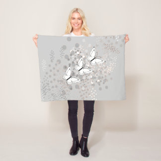 Drei weiße Schmetterlinge Fleecedecke