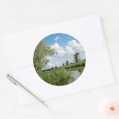 Drei Windmühlen und ein Rundaufkleber Runder Aufkleber (Umschlag)