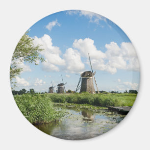Drei Windmühlen und ein runder Magnet des Kanals