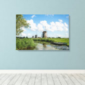 Drei Windmühlen und eine Leinwand am Kanal (Insitu (Holzboden))