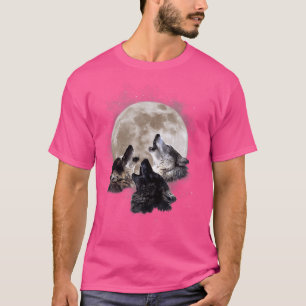 Drei Wölfe, die am Mondwolf hängen T-Shirt