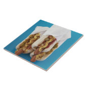 Drei Würstchen in den Brötchen Fliese (Seite)