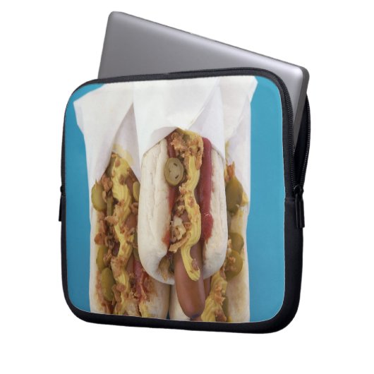 Drei Würstchen in den Brötchen Laptopschutzhülle (Vorderseite Links)