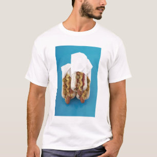 Drei Würstchen in den Brötchen T-Shirt