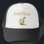 Dreidel Champions-Hut Truckerkappe<br><div class="desc">Köpfe spinnen,  wenn Sie diesen Dreidel Champion Chanukah Chanukka Hut tragen. Ein was für großes Chanukah Chanukka Partygeschenk,  zum sich den driedel Spielsiegern darzustellen!.</div>