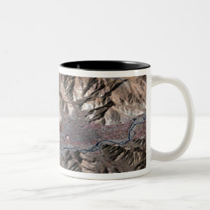 Dreidimensionale Ansicht der Landschaft Zweifarbige Tasse