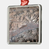 Dreidimensionale Sicht der Landschaft Silbernes Ornament (Links)