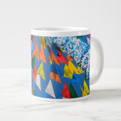 Dreieck-Flag-Dekoration Jumbo-Tasse (Vorderseite Rechts)