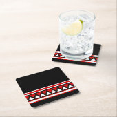 Dreiecke aus Schwarz, Weiß und Rot Rechteckiger Pappuntersetzer (Vor Ort)