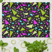 Dreiecke grüne Farben auf schwarzem Hintergrund Geschirrtuch (Gefaltet)