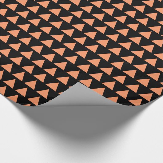 Dreiecke - Licht Orange auf schwarz Geschenkpapier (Ecke)