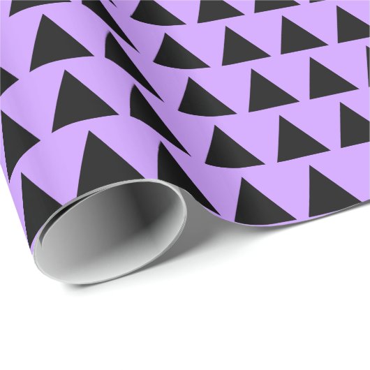 Dreiecke - Schwarz-Weiß-Violett Geschenkpapier (Rolleneckpunkt)