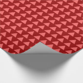 Dreiecke - Tropisches Rosa auf Ziegelrot Geschenkpapier (Ecke)