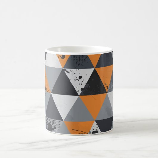 Dreiecksdesign in Orange, Schwarz und Grau Kaffeetasse (Mittel)