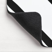 Dreiecksstreifen in Schwarz und Weiß Mousepad (Ecke)